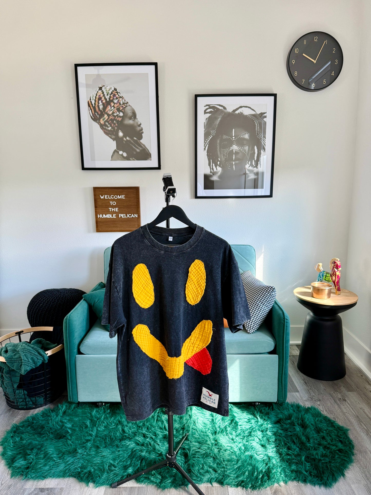 Handmade Smiley Face Patch Shirt (Blk)