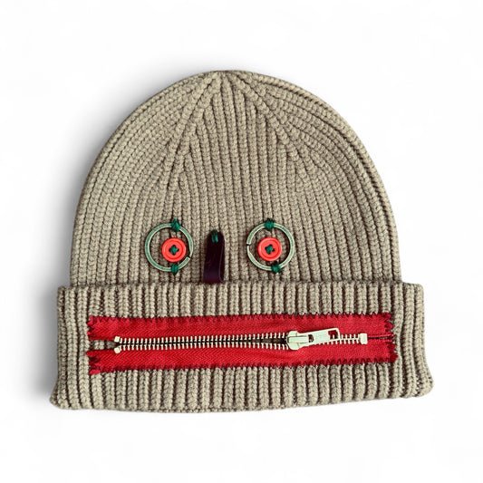 Threaded faces beanie