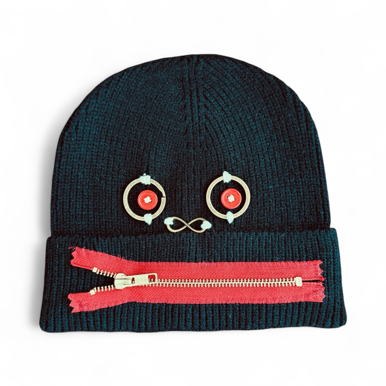 Threaded faces beanie