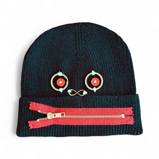 Threaded faces beanie
